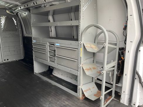 Used 2021 GMC Savana 2500 image 9