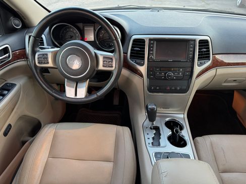 Used 2011 Jeep Grand Cherokee Limited image 22