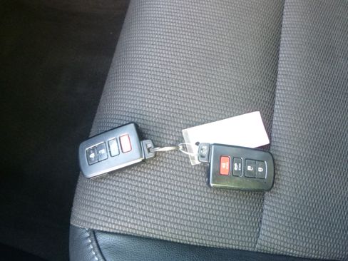 Used 2017 Toyota Corolla SE image 25