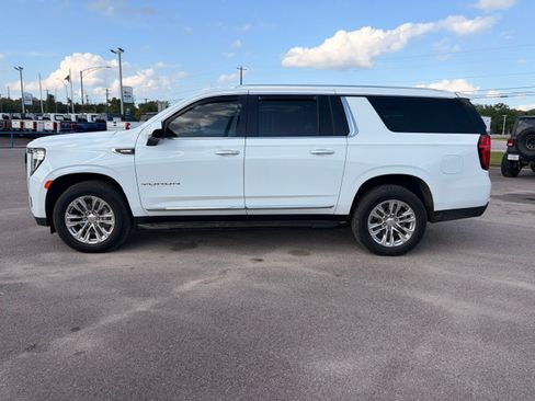 Used 2023 GMC Yukon XL 4WD SLT image 2