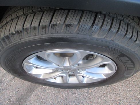 Used 2015 Jeep Grand Cherokee Limited image 21