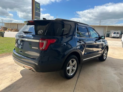 Used 2016 Ford Explorer FWD XLT image 6