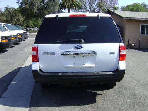 Used 2011 Ford Expedition 4WD XL image 5