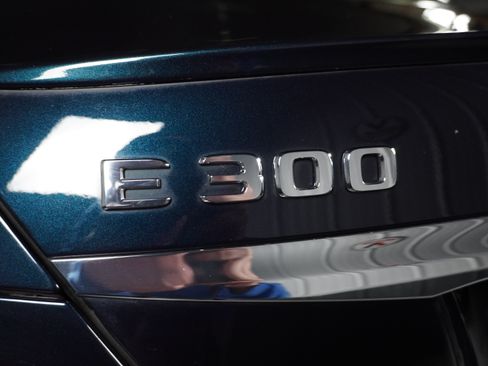 Used 2018 Mercedes-Benz E 300 image 12