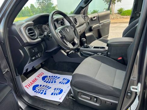 Used 2022 Toyota Tacoma TRD Off-Road image 14