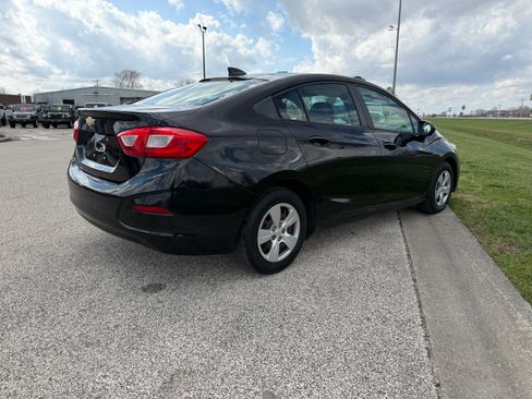 Used 2017 Chevrolet Cruze LS image 4