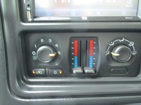 Used 2005 Chevrolet Silverado 1500 2WD Regular Cab image 33