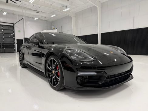 Used 2019 Porsche Panamera GTS image 2