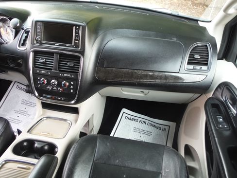 Used 2014 Dodge Grand Caravan SXT FWD image 11