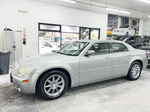 Used 2005 Chrysler 300 C image 3