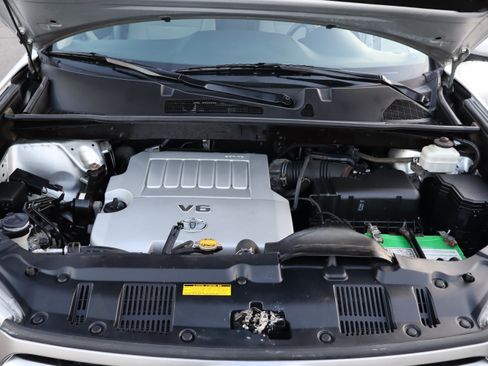 Used 2013 Toyota Highlander LE Plus image 33