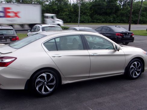 Used 2017 Honda Accord EX-L V6 Sedan image 12