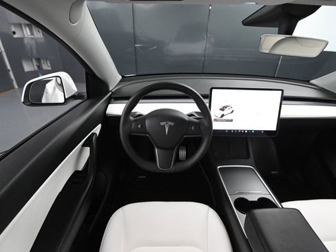 Used 2021 Tesla Model Y Performance image 23