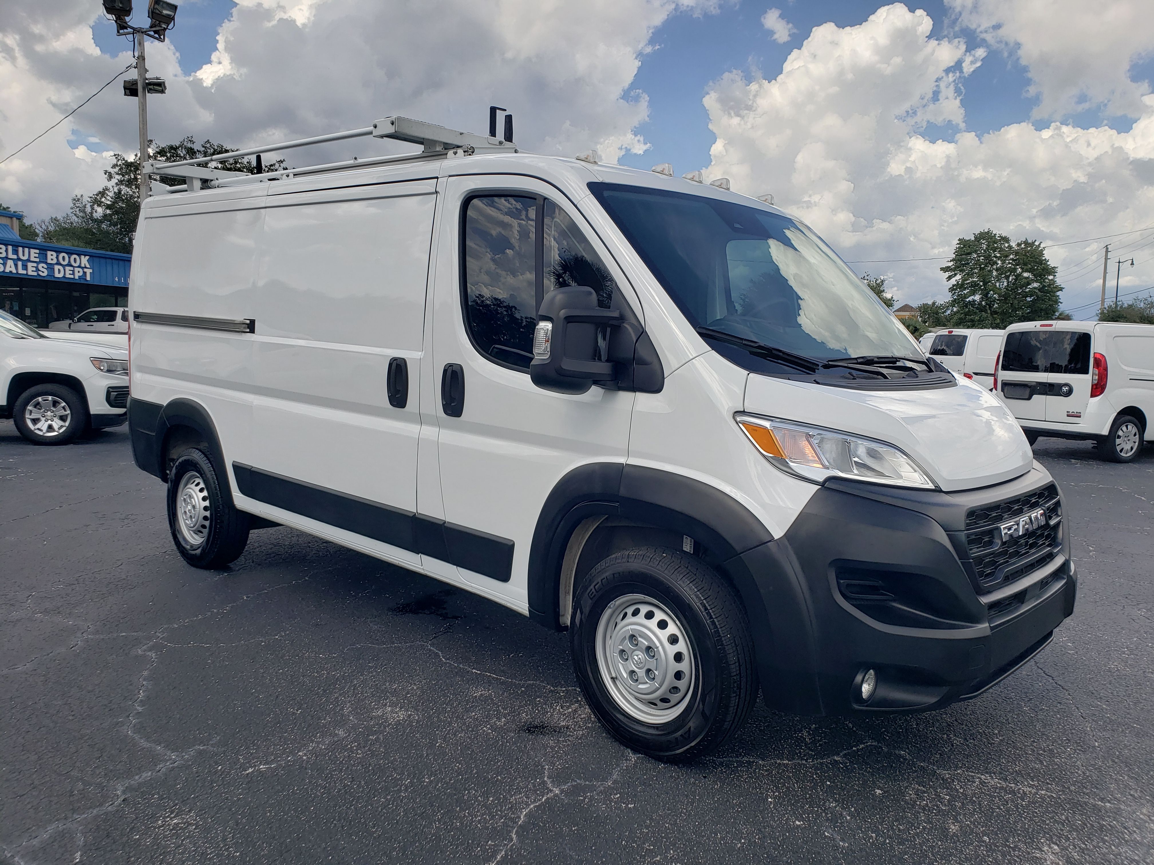 Used 2025 RAM ProMaster 2500 136 FWD image 7