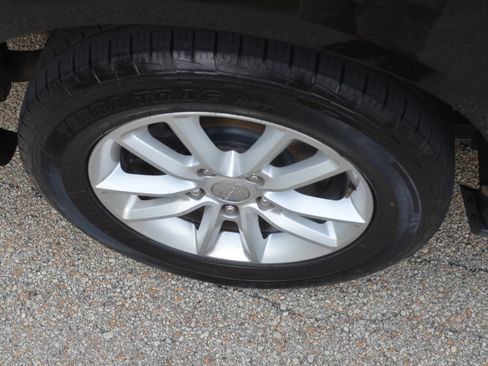 Used 2019 Dodge Grand Caravan SXT FWD image 28