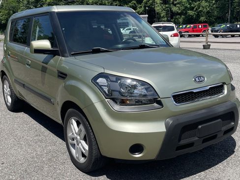 Used 2010 Kia Soul + FWD image 1