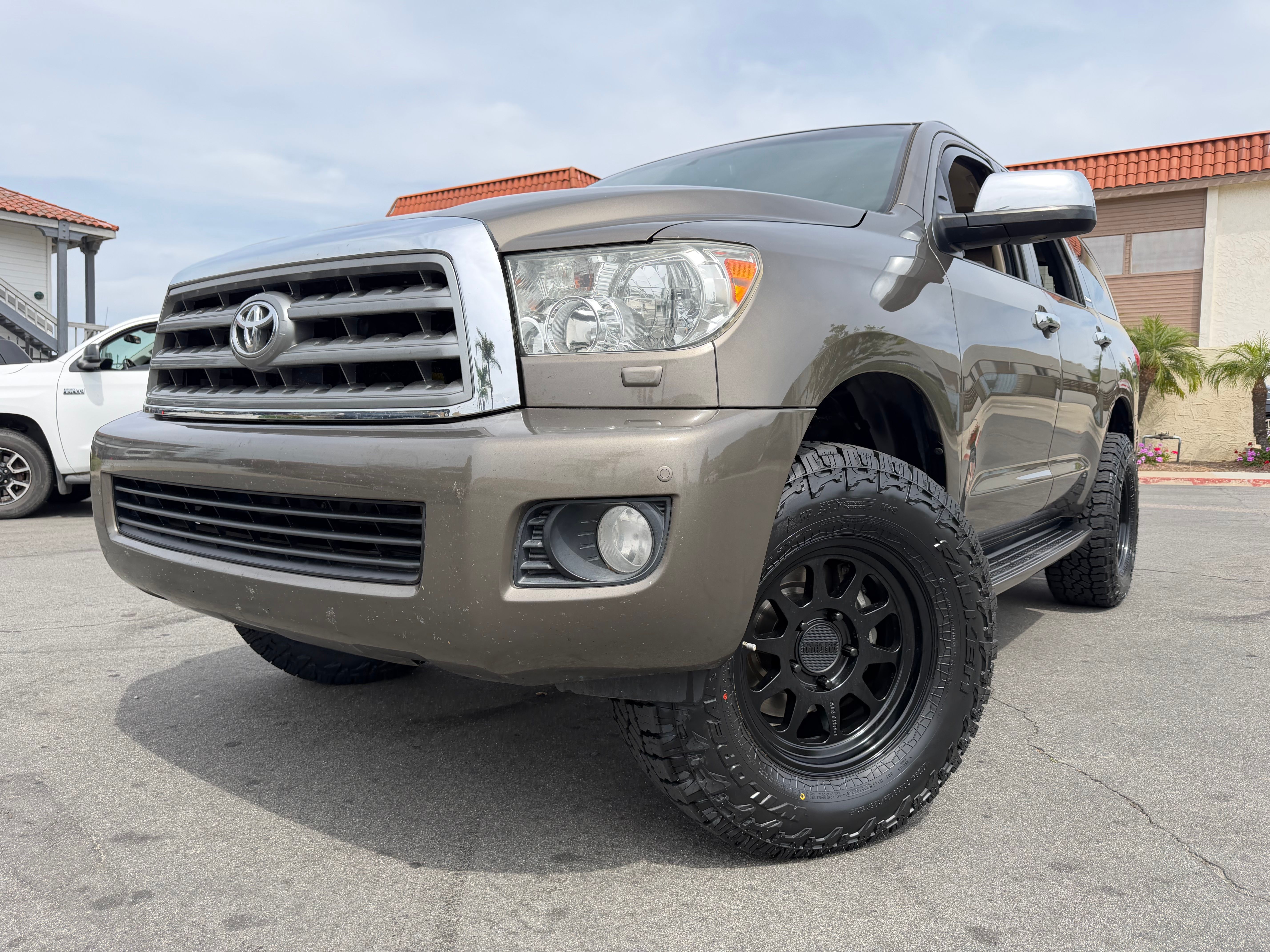 Used 2017 Toyota Sequoia Limited AWD/4WD image 5