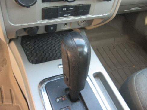 Used 2009 Ford Escape 4WD XLT image 12