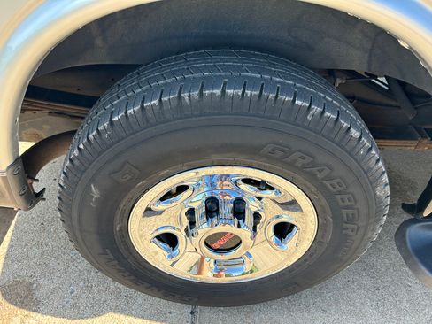 Used 2013 GMC Savana 2500 image 25