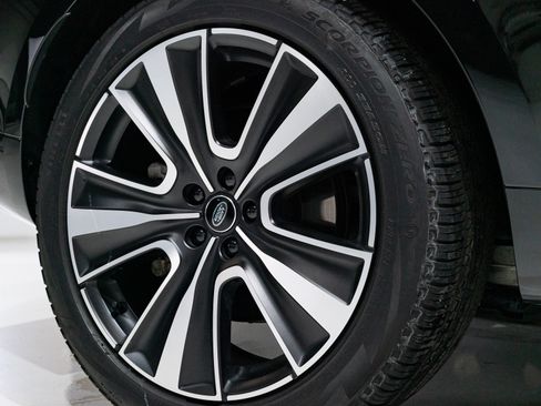 Used 2025 Land Rover Range Rover SE image 15