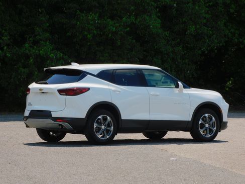 Used 2025 Chevrolet Blazer FWD LT w/ 2LT image 7