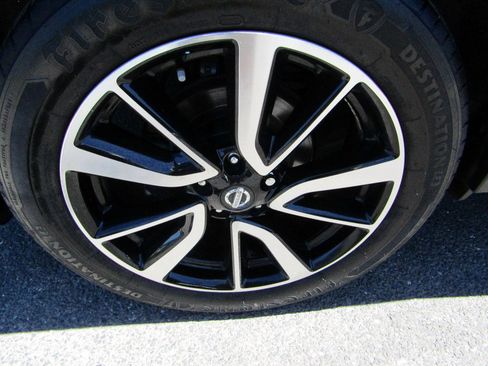 Used 2017 Nissan Rogue AWD image 9