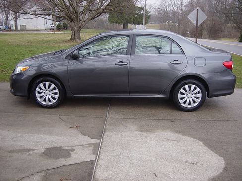 Used 2013 Toyota Corolla LE image 2