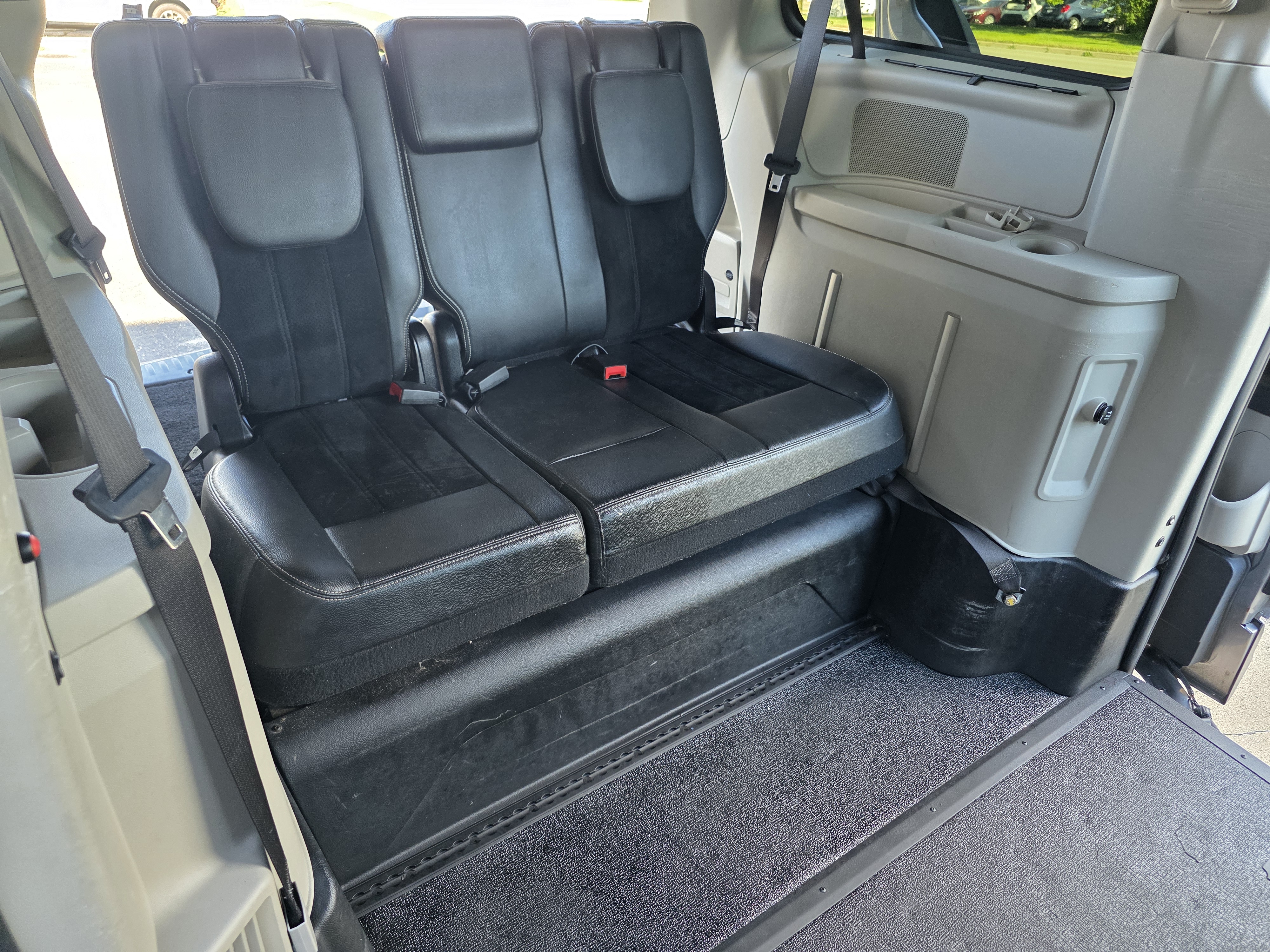 Used 2017 Dodge Grand Caravan SXT FWD image 17