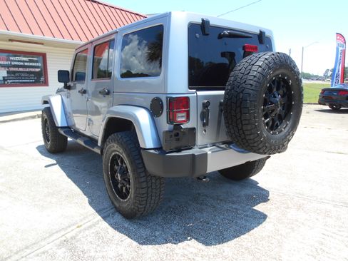 Used 2016 Jeep Wrangler Unlimited Sahara AWD/4WD image 5