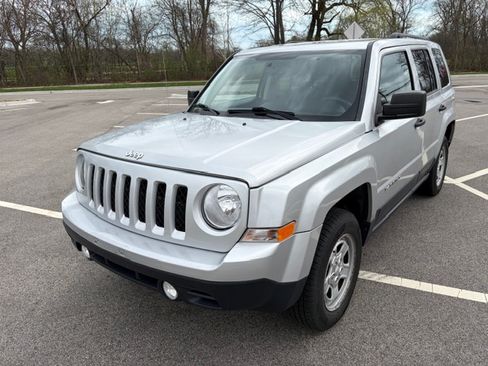 Used 2014 Jeep Patriot Sport image 1