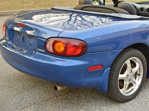 Used 1999 MAZDA MX-5 Miata 10th Anniversary Edition image 18
