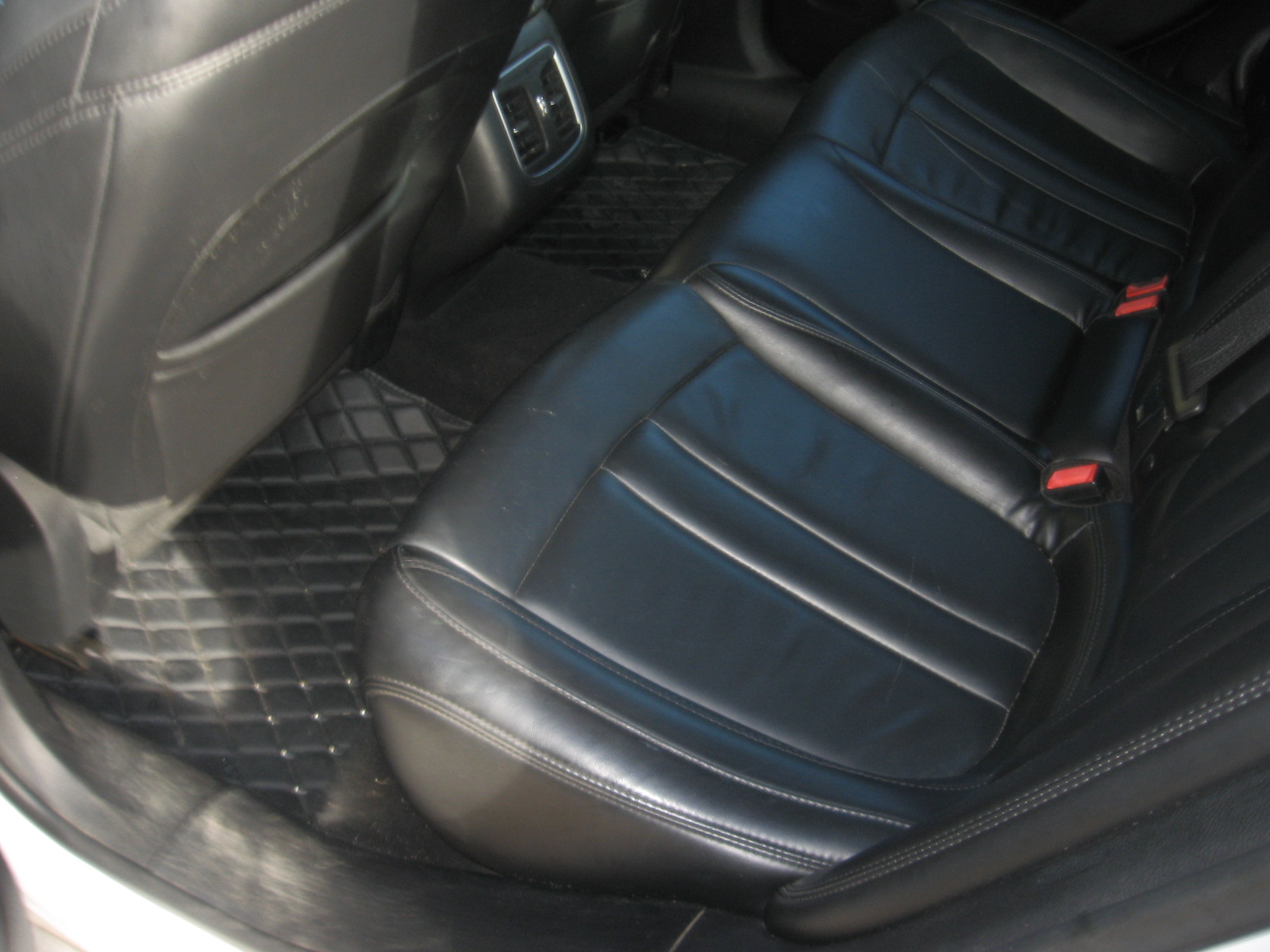 Used 2015 Chrysler 200 C FWD image 8