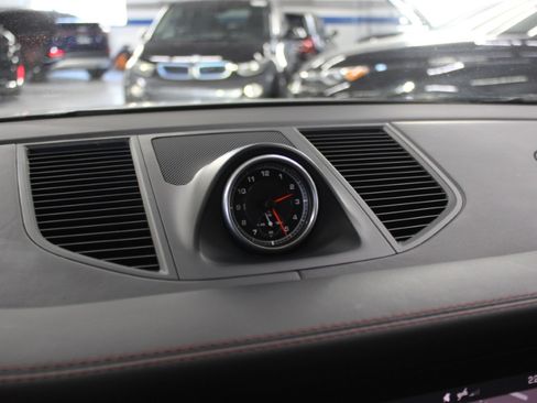 Used 2020 Porsche Macan S AWD/4WD image 17