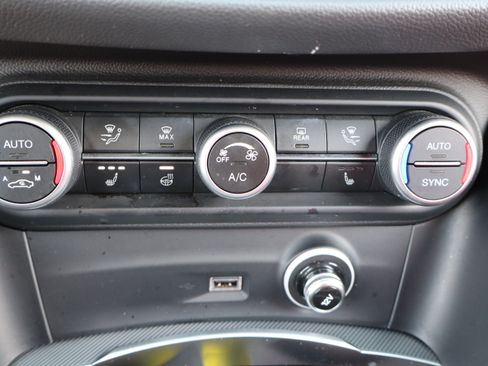 Used 2023 Alfa Romeo Stelvio Veloce image 30