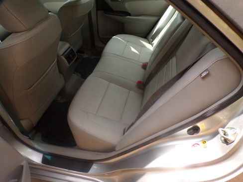 Used 2017 Toyota Camry XLE image 9