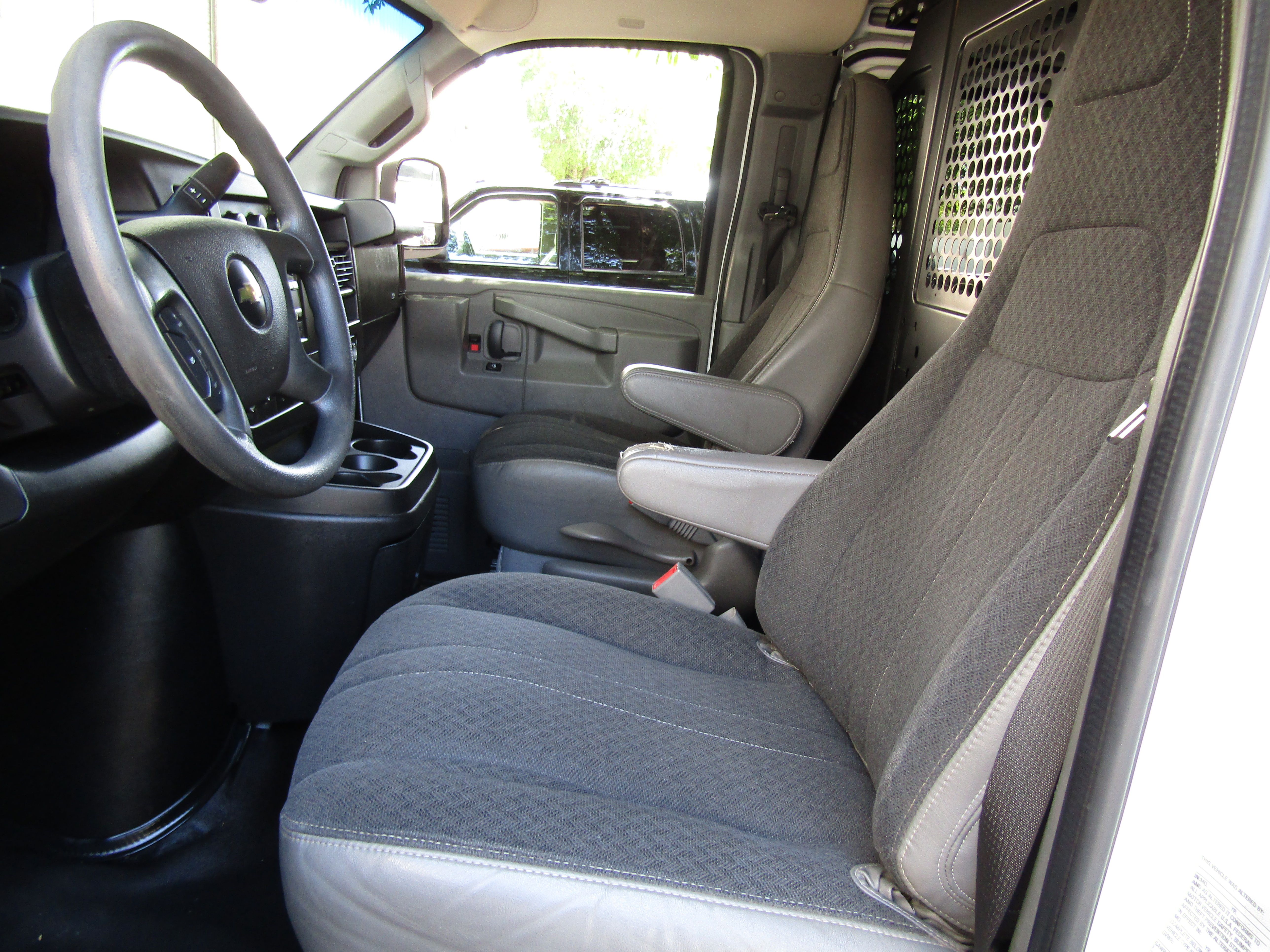 Used 2019 Chevrolet Express 2500 RWD image 9