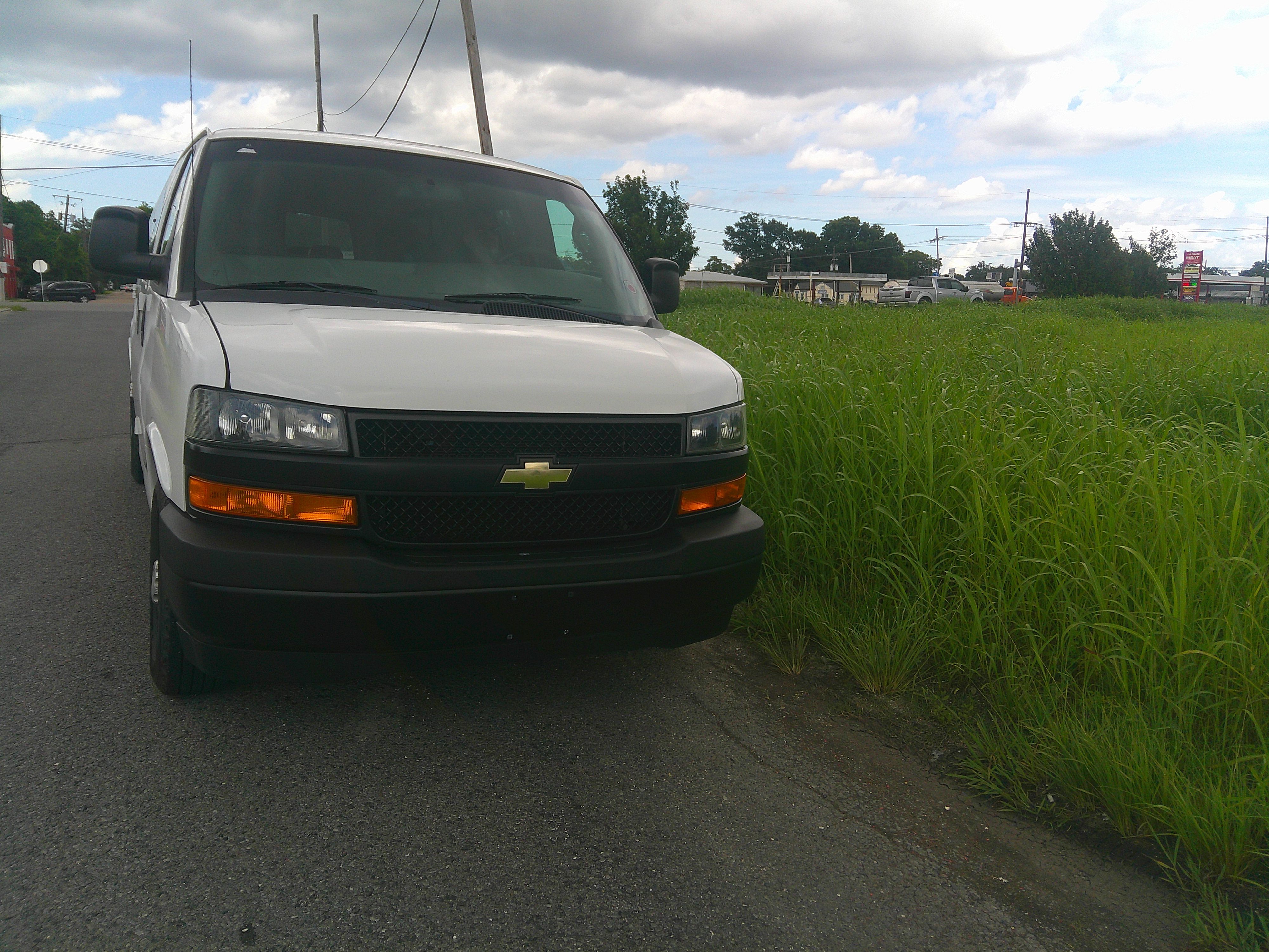 Used 2018 Chevrolet Express 3500 LS Extended Passenger RWD image 5
