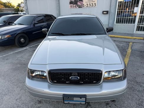 Used 2008 Ford Crown Victoria Police Interceptor image 2