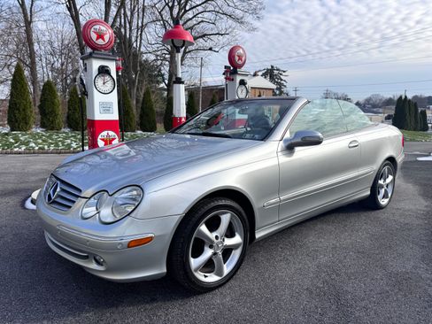 Used 2005 Mercedes-Benz CLK 320 image 1