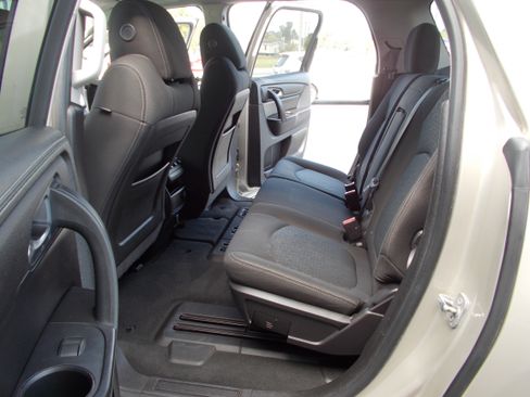 Used 2015 GMC Acadia SLE image 14