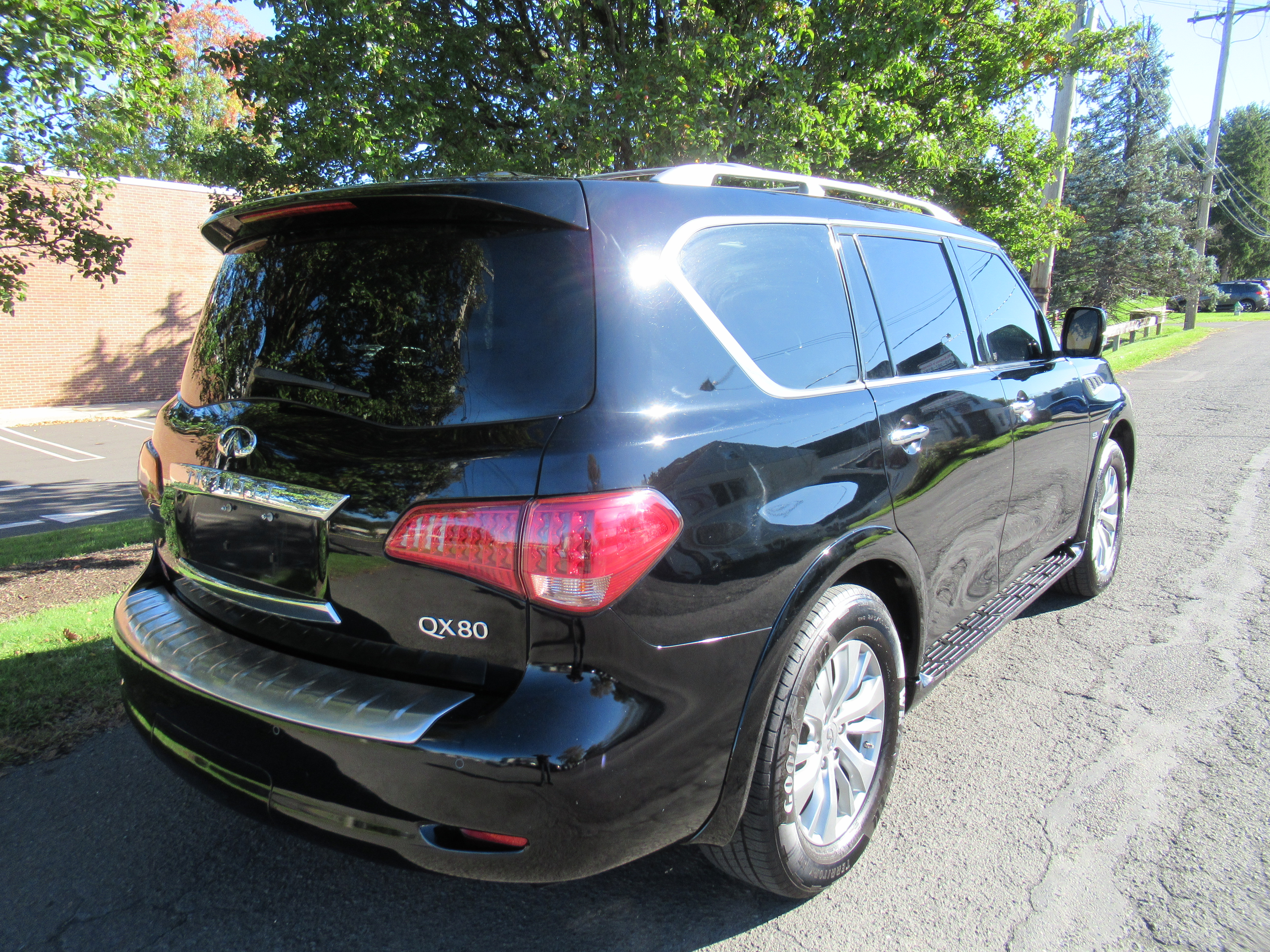 Used 2017 INFINITI QX80 4WD image 7