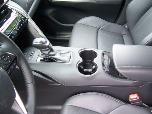 Used 2024 Toyota Venza Limited image 14