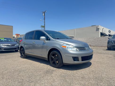Used 2008 Nissan Versa Hatchback FWD image 11