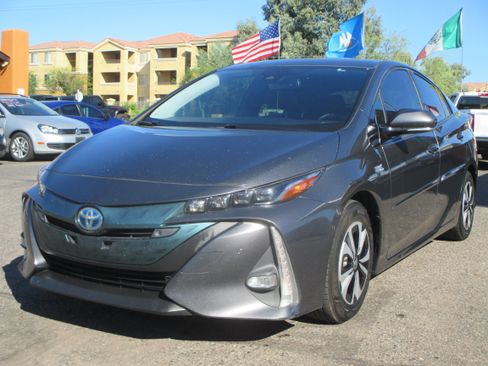 Used 2017 Toyota Prius Prime image 4
