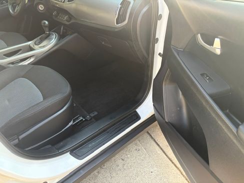 Used 2016 Kia Sportage FWD LX image 8