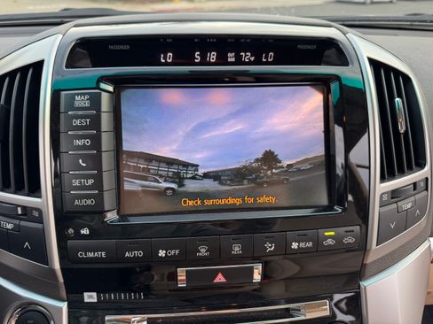 Used 2013 Toyota Land Cruiser image 45