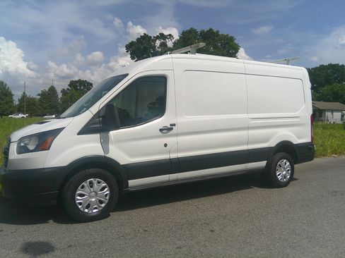 Used 2017 Ford Transit 250 148 Medium Roof RWD image 10