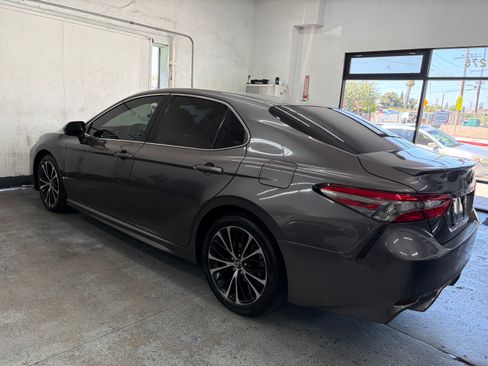 Used 2018 Toyota Camry SE Sedan FWD image 4