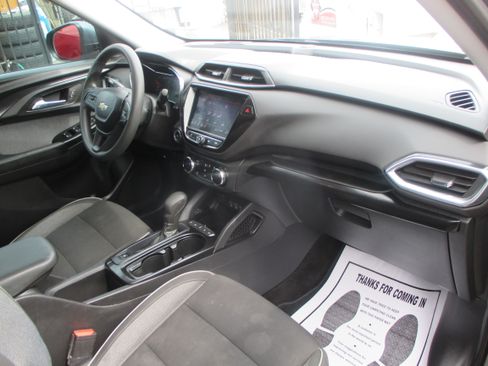 Used 2021 Chevrolet TrailBlazer LT image 3