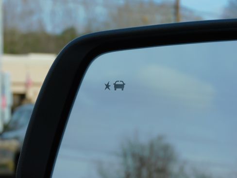 Used 2023 Chevrolet Traverse LT image 32